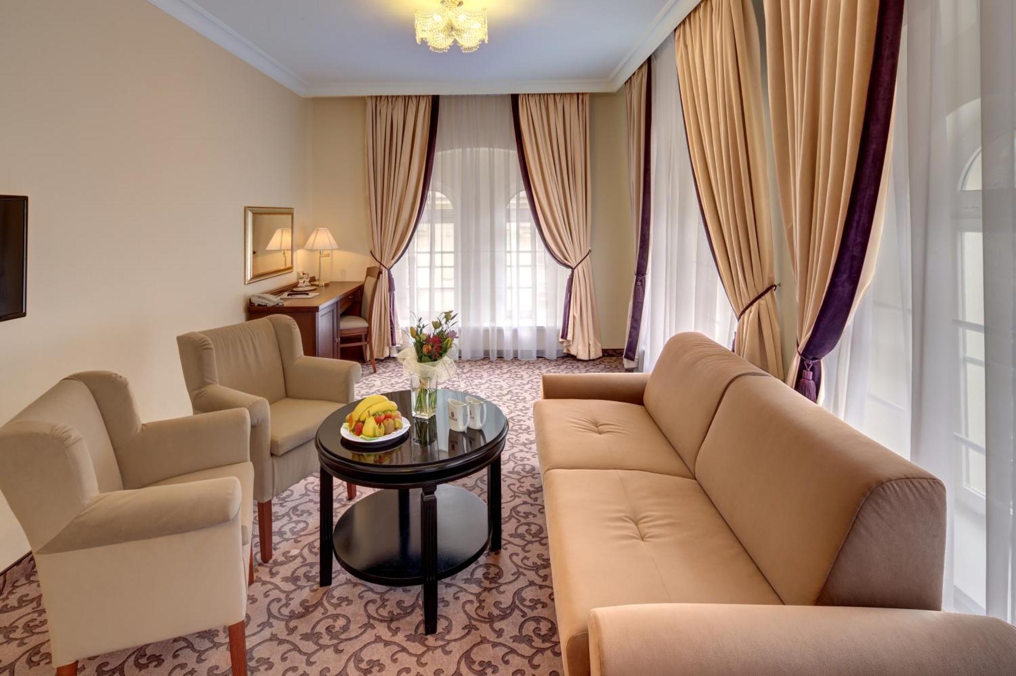 Windsor Spa Hotel การ์โลวีวารี ภายนอก รูปภาพ